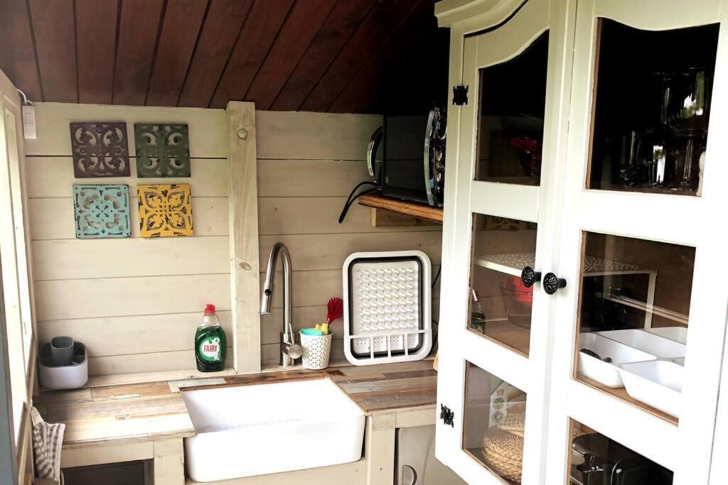 Unique Tiny House Near 3 Peaks - The Zedshed Lejlighed Bentham Eksteriør billede